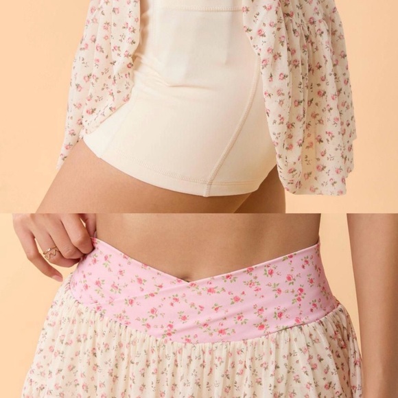 Blogilates Dresses & Skirts - Chic Floral Pink and Cream Skort